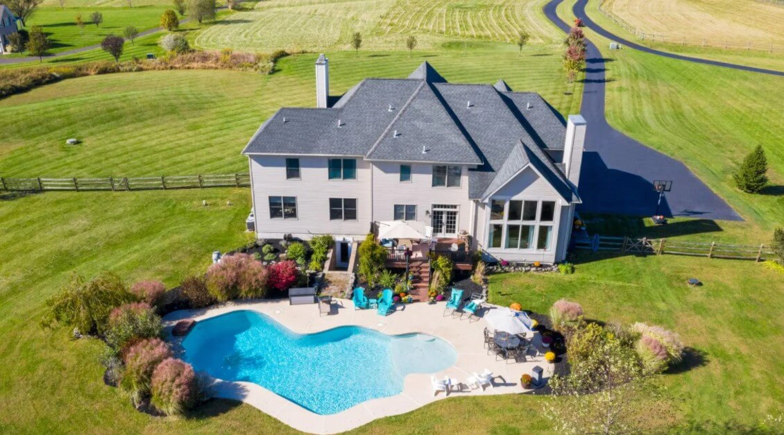 82 Foellner Lane rear yard